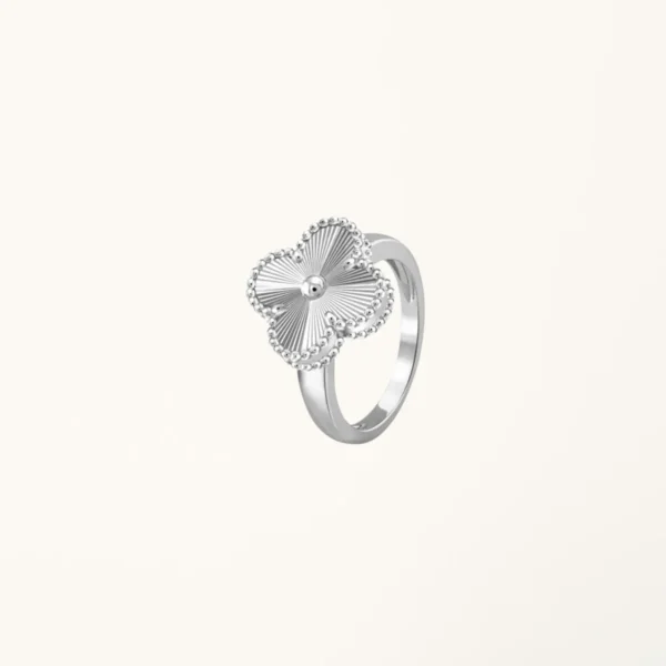[ZYRONO] VINTAGE WHITE GOLD ALHAMBRA RING