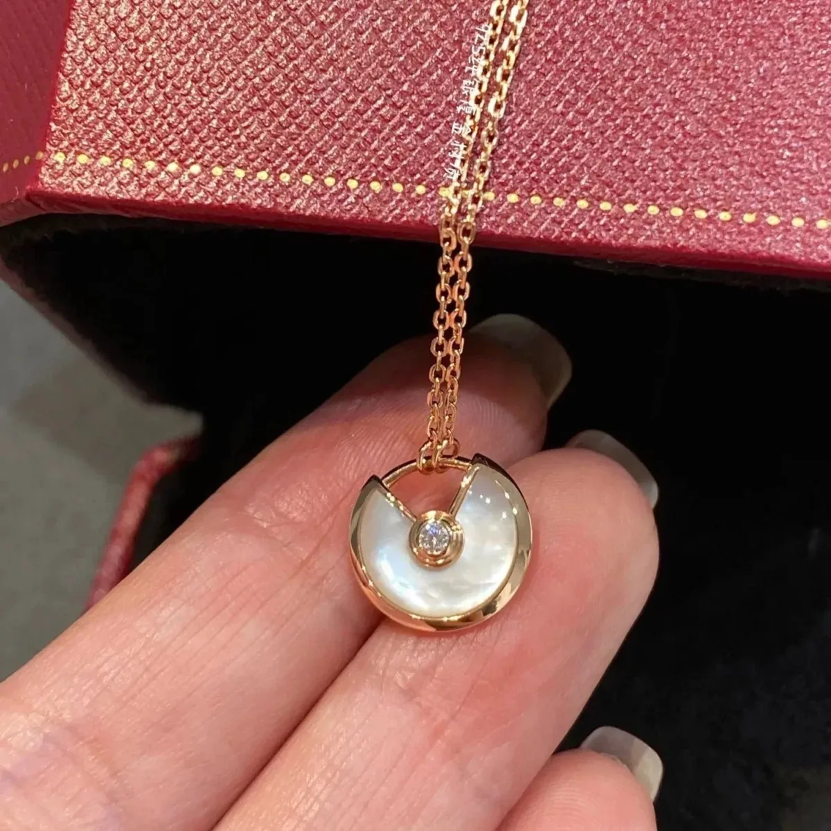 amulette white mop necklace dgi25