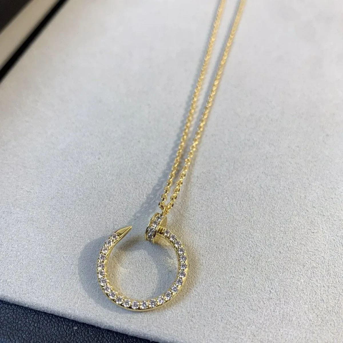 juste necklace gold diamonds 09v0o