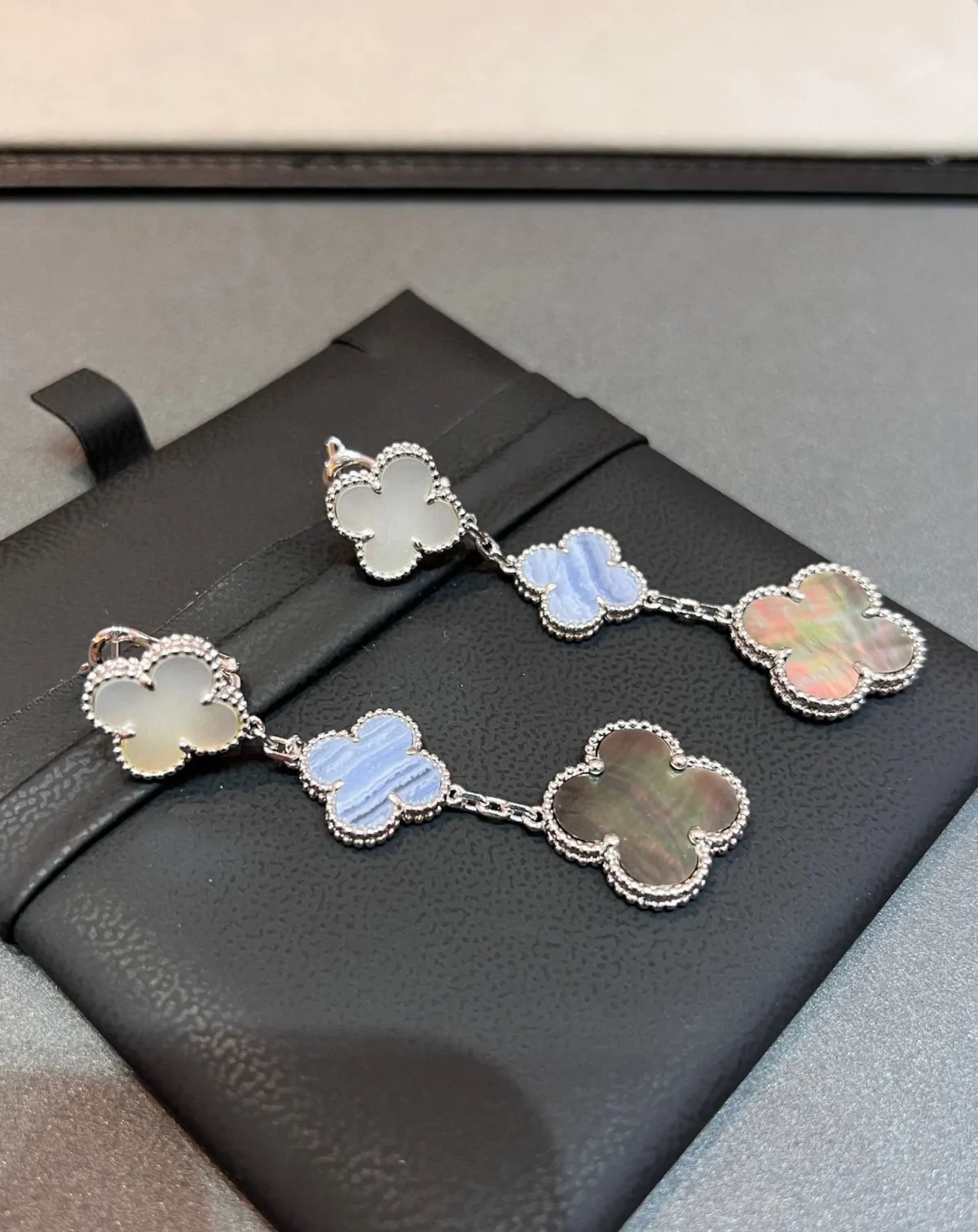 magic alhambra three motifs earrings dw37s