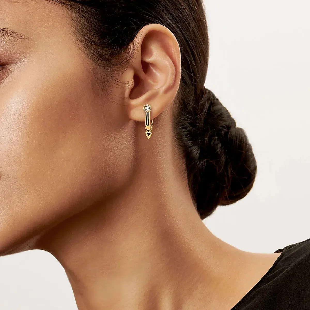 titan medium yellow gold with diamonds earrings ed58h