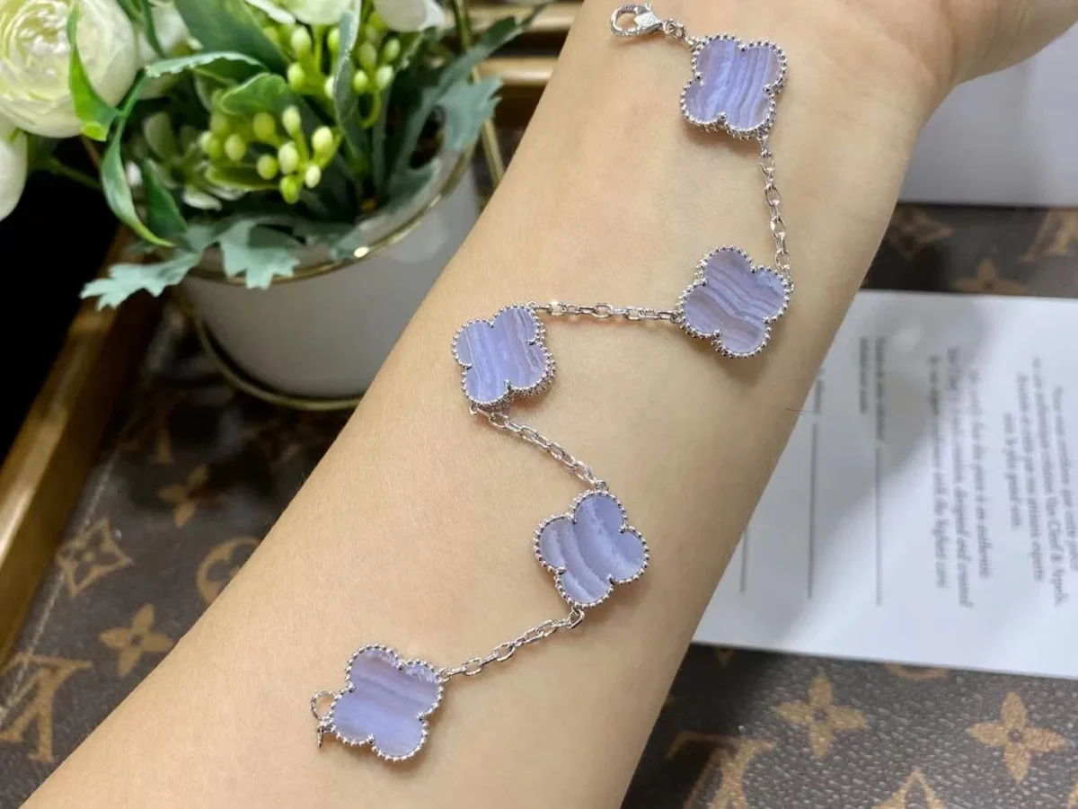 vintage alhambra chalcedony 10 motifs necklace go6ok