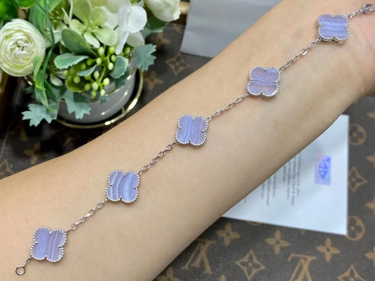vintage alhambra chalcedony 10 motifs necklace