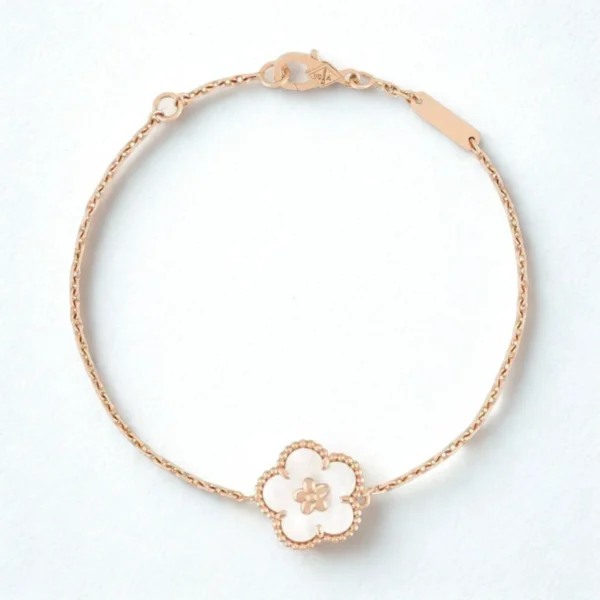 [Zyrono] LUCKY WHITE MOP PLUM BLOSSOM BRACELET Free Shipping