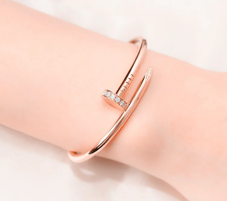 [ZYRONO] ELEGANT PINK GOLD NAIL-INSPIRED BANGLE WITH SPARKLING CRYSTALS, CLASSIC MODEL photo review